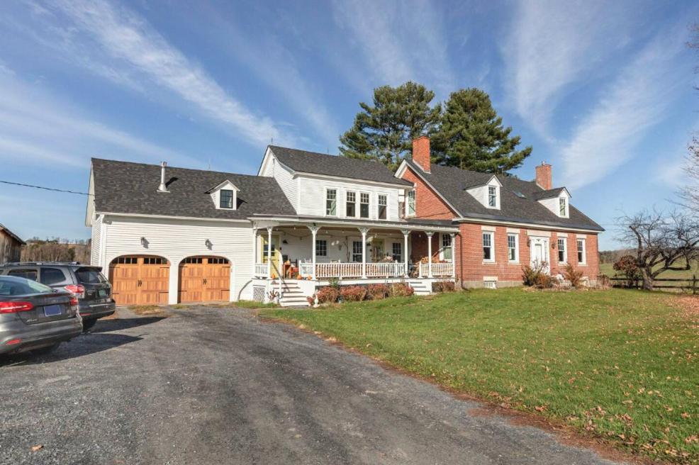 Апартаменты Country Farmhouse East Montpelier Экстерьер фото